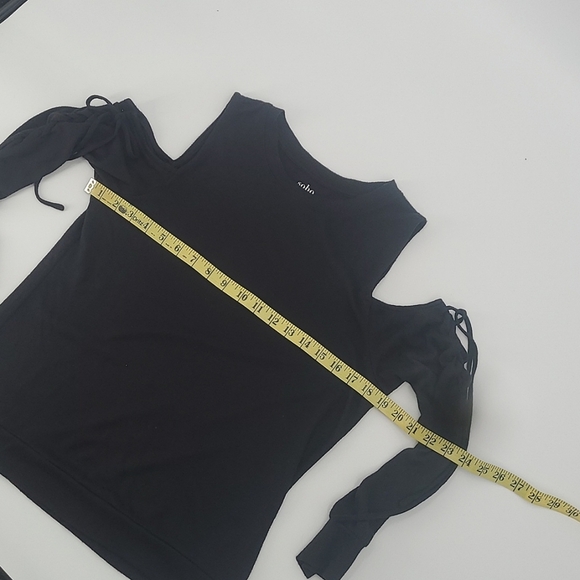 Soho New York & Company Black Cold Shoulder Top - Picture 5 of 8